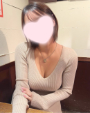 斜め45℃あたりから見る俯き気味な笑顔が可愛いです・・・。