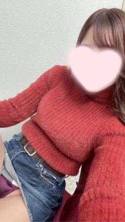 昼夜問わず自慰行為をする際は窓越しのカーテンを少し開けてするそうで。